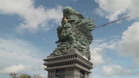  Garuda Wisnu Kencana：巨型雕塑與神話融合的藝術奇蹟！